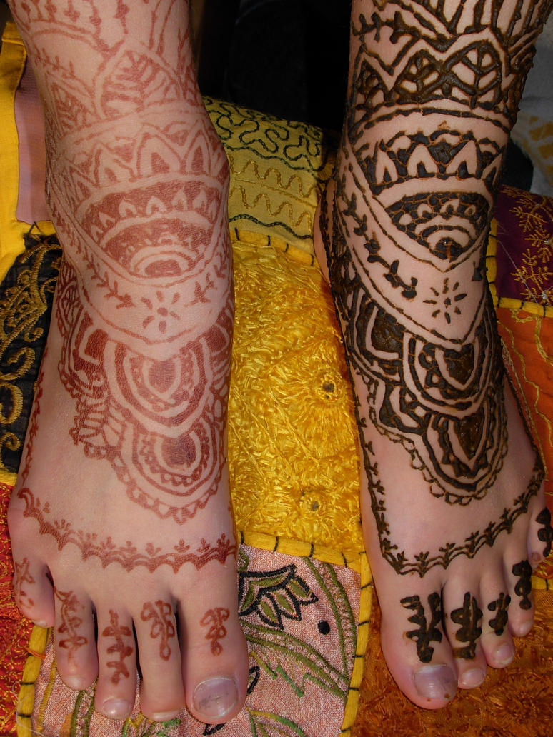 Henna tattoo foot design by