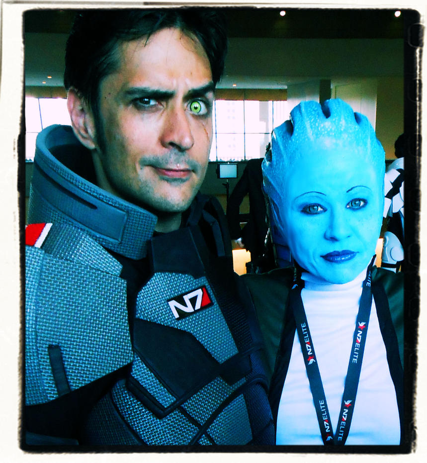 liara_and_shepard_by_paradoxjanedesigns-d5dpbhe.jpg